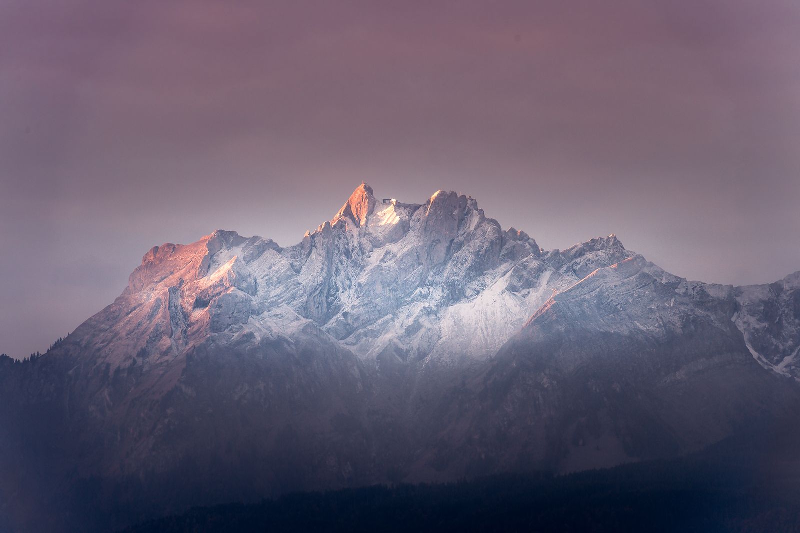Pilatus im Morgenlicht – Naturkulisse über der Zentralschweiz
